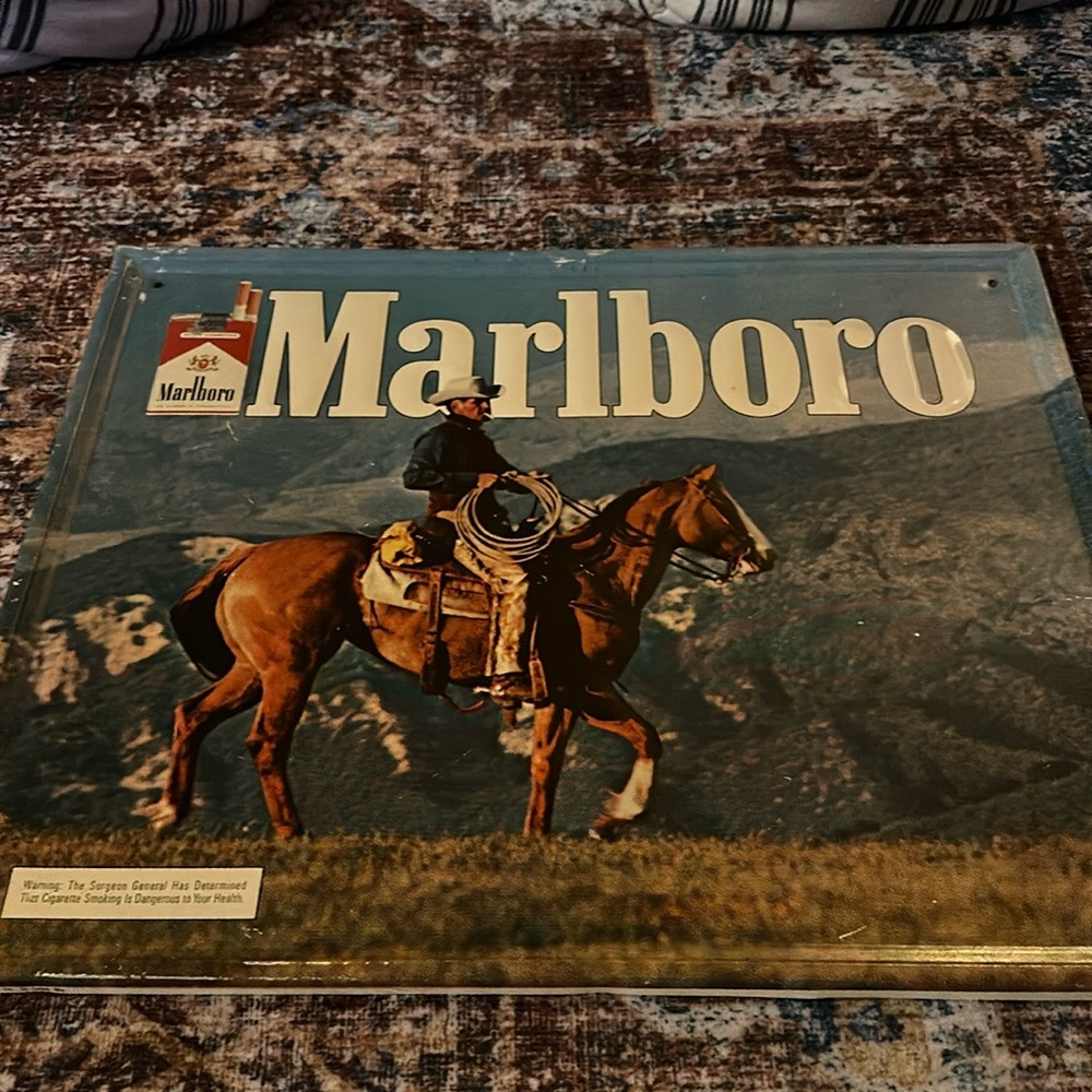 Marlboro tin sign